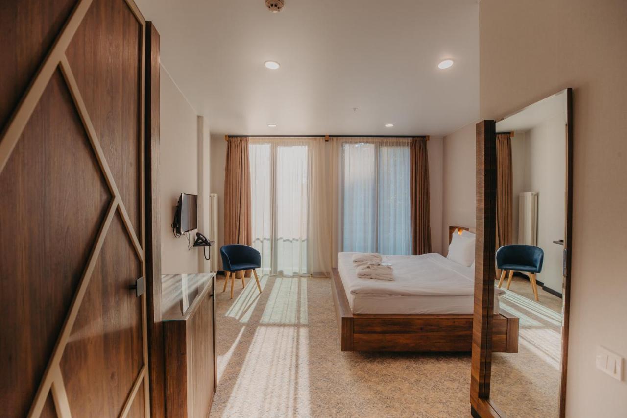 Capo Verde Hotel バトゥーミ エクステリア 写真