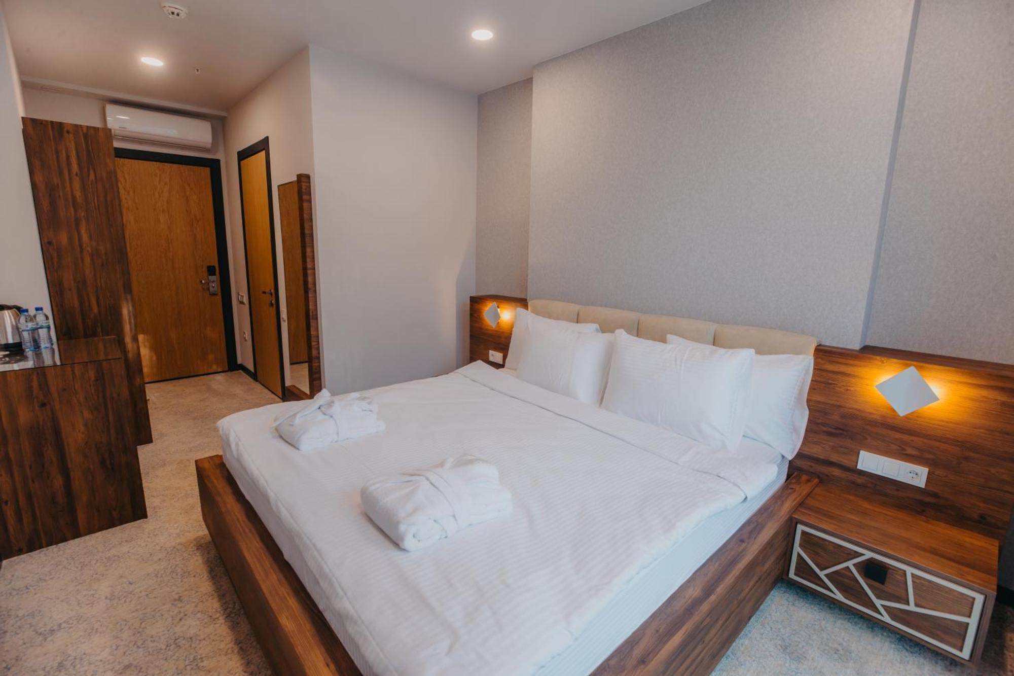 Capo Verde Hotel バトゥーミ エクステリア 写真